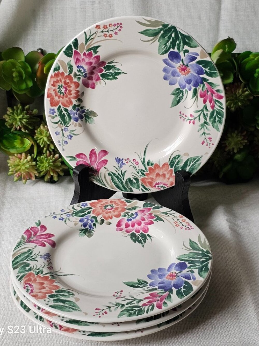 Set of 4 Farberware "Theresa" floral 6.5" salad, dessert plate